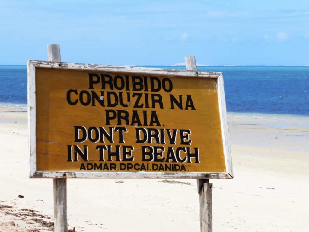 Tess Paterson - Beach sign Bazaruto