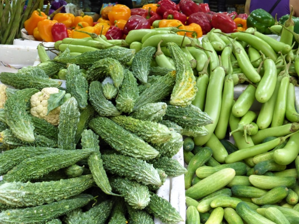 Tess Paterson - Veggie market Singapore